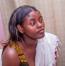 Leo, Ijumaa — Tarehe 10-01-2025, Afisa Maendeleo ya Filamu Bw. Samuel  Kitalula—pichani akitoa elimu ya namna bora ya uandishi wa miswada kwa  watayarishaji wa Filamu—Bi. Yaheri John na Bw. Daniel Edward. Bodi