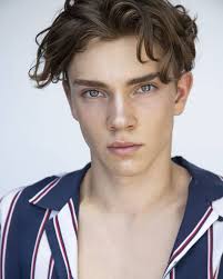 Ini dia model rambut pria korea yang sangat populer dan banyak yang menggunakannya. 17 Curtain Haircut Ideas Haircuts For Men Mens Hairstyles Curtain Haircut