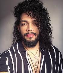 For instance, guys can strive a curly fringe, disconnected, slicked again, or facet swept undercut! Curly Hair Oval Face Hairstyle Boy Novocom Top