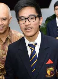 Kaesang pangarep dan nadya arifta sempat berfoto dengan pasangan pengantin di acara yang mereka hadiri. Joko Widoko Son Kaesang Pangarep Celebrities Infoseemedia