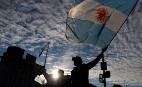 صرح السفير الأرجنتيني بأن بلاده تتباحث مع روسيا بشأن شراء مجموعة جديدة من المروحيات. Ø§Ù„Ø£Ø±Ø¬Ù†ØªÙŠÙ† ØªØªØ®Ø·Ù‰ Ù…Ø¦Ø© Ø£Ù„Ù Ø¥ØµØ§Ø¨Ø© Ø¨ÙÙŠØ±ÙˆØ³ ÙƒÙˆØ±ÙˆÙ†Ø§