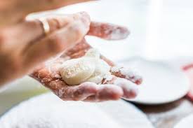 Mochi Eis So Konnt Ihr Die Gesunde Eis Sensation Selber Machen In 2020 Mochi Eis Mochi Lebensmittel Essen