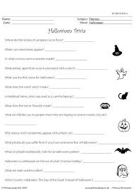 As long as there there is a set of question and secret answers, you're doing a great job to make the halloween party lively. 36 Fun Halloween Trivia Kitty Baby Love