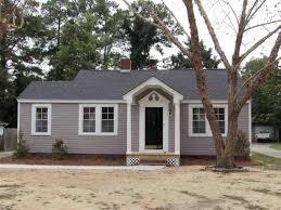 1304 Gregg Avenue Florence Sc 29501 Mls 118263 Re Max Professionals Cottage Exterior Cottage Paint Colors House Exterior