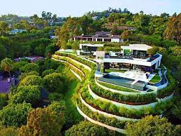 The beverly hills' pool features underwater music, private cabanas and personal staff service. Beverly Hills Te Milyon Dolarlik Ev Resim Galerisi 3dkonut