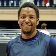 Yalovaspor, combo guard Wes Clark'ı (1994 doğumlu, 1.83) kadrosuna kattı.  2018'den bu yana İtalya, Almanya, Fransa liglerinde oynayan Amerikalı  oyuncu, geçtiğimiz sezon Almanya BBL'nin Rostock takımında 23 maçta  ortalama 19.6 dakika süre