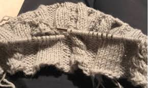 Jetzt hast du alle teile beisammen. Strickmuster Fur Ein Kissen Mit Zopfmuster Mrs Squirrel I Kreativ Und Lifestyleblog