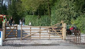 Kombination Bogen 120 Cm Hoch X 90 240 Cm Breit Zufahrtstor Aus Eiche Hoftor Aus Holz Hoftor Einfahrtstor Einfahrt Tor