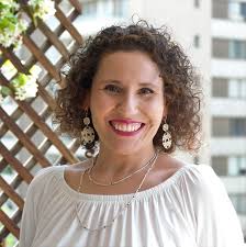 Si bien en este caso vega intentó romper la cuarentena que aún rige sobre la mayoría de la región metropolitana, la médico cirujana ha sido sumamente crítica del manejo de la pandemia hecho por el gobierno. Paula Narvaez Mujeres Y Politica Facebook