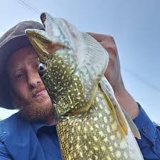 Tracy Gulliksen's Instagram, Twitter & Facebook