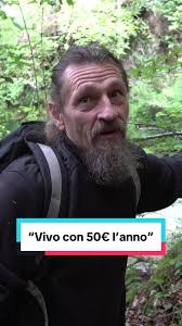 Vivere con 50€ l’anno: La storia di Arthur nell'eremo boschivo