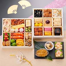 Amazon.co.jp: （12月30日着） 板前魂の竹 板前魂 おせち 和風 二段重 福良鮑（あわび） 海鮮おこわ付 2人前 28品目 :  食品・飲料・お酒