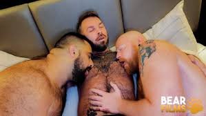 Jeremy Feist, Logan Stanley and Bare Ranger Bear Film Gay Porn Video |  GayMobile.fr