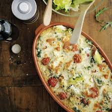 Der Auflauf Eignet Sich Prima Um Bereits Gegarte Quinoa Reste Zu Verwerten Dann Ohne Bruhe Unter Den Angedunsteten Lauch Ruhren Quinoa Auflauf Rezepte Quinoa