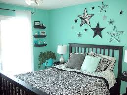 Nell'interno della camera da letto per la ragazza, dovrebbero essere evitate combinazioni di colori troppo complicate. I Colori Adatti Per Le Pareti Di Casa Foto 20 40 Designmag Camere Da Letto Verde Acqua Decorazioni Camera Da Letto Ragazze Rinnovare La Camera Da Letto