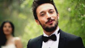 Eğitim döneminde müzik ile iç içe olan veli erdem karakülah ailesininde desteği ile amatör olarak keman ve gitar çalmaya başlamıştır. Veli Erdem Karakulah Kimdir Aslen Nereli Yasi Kac Veli Erdem Karakulah Evli Mi Kac Cocugu Var Takvim