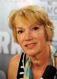Les thèmes abordés sont la sexualité et les relations amoureuses. Brigitte Lahaie Reagit A Son Eviction De Rmc