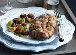 Laisser tramper les rognons dans de l'eau vinaigrée pendant 15 bonnes minutes, ensuite les dénerver et les couper en dés. Recette Fricassee De Rognons Et Chataignes Marie Claire