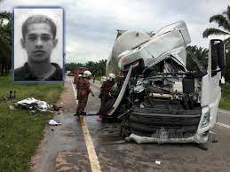 Katanya eksiden dalam samrt tunnel ni melibatkan kereta subaru impreza wrx, honda integra dan satu lagi model yang tak di ketahui. Pemandu Lori Tangki Maut Kemalangan