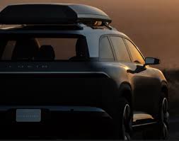 The chassis, in general, is about 0.6 inches longer than the lucid air and is much wider, allowing great seating and storage space. Lucid Motors Greift An Echte Konkurrenz Zu Tesla Emoove Net