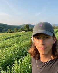 Madalyn Warren's Instagram, Twitter & Facebook