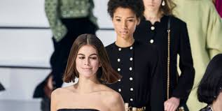 Et pour beaucoup de femmes, retrouver confiance en soi passe par le fait de trouver le style qui leur convient. Comment S Habiller Quand On Est Grande Cosmopolitan Fr