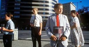 Ils sont aussi qualifiés comme tels par les sociologues, mais selon des critères moins polémiques. Pin On Moins De Biens Plus De Liens