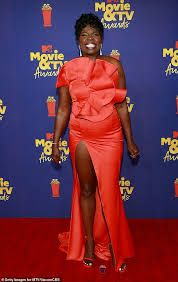 We did not find results for: 2021 Mtv Movie Tv Awards Host Leslie Jones Beams In A Ruffled Coral Dress On The Red Carpet Aktuelle Boulevard Nachrichten Und Fotogalerien Zu Stars Sternchen