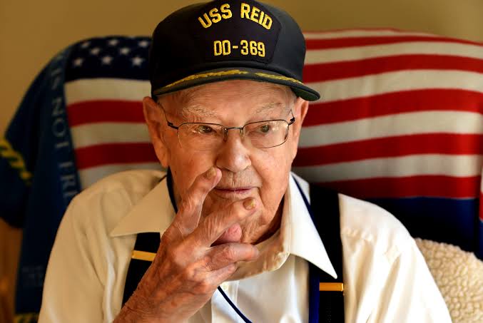 He survived a kamikaze hit that sunk his Navy destroyer — and he saved  another sailor – Twin Cities