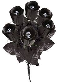 I D Love Having Just One Of These Gothic Black Skull Roses Tucked Into The Bouquet Gothic Flowers Scary Halloween Halloween
