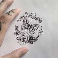 Butterfly Flowers Tattoo By Medusaloux Outlook Com Tatuaje De Vino Tatuajes De Querubin Tatuajes De Moda