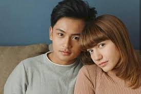 Baru Pacaran, Cassandra Lee Langsung Tidur Bareng Randy Martin