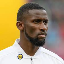 Sulley Muntari and Stephen Appiah shared the same pitch as teammates in the  Black Stars for many years. Appiah has long retired but Sulley made his  debut for Hearts of Oak today