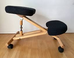 Schon vor über 20 jahren habe ich den kniestuhl als eine andere art des sitzens entdeckt und hatte mühe so einen kniehocker zu finden. Kniestuhl Kniehocker Von Ikea Kaufen Auf Ricardo