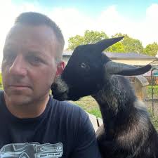 Is a GM with 325/50 tires considered fat tire?