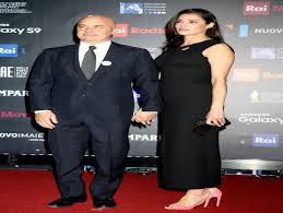 (zingaretti va avanti per venti minuti, fino alla f, e c'è spazio per i 62 uomini ricchi quanto tutto il resto del mondo, per ricordare di. Luisa Ranieri Svela I Segreti Del Suo Luca Zingaretti
