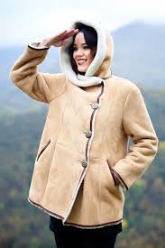 Manteau, veste, blouson, perfecto, bombardier en peau de mouton retourné de fabrication. Collection Peau Lainee Femme