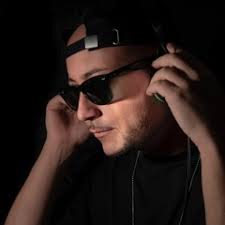 Stream Max Mohr music