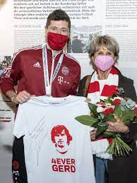 Updated 1:52 pm et, sun august 15, 2021. Lewandowskis Geschenk An Muller Museum