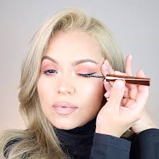 How to Apply Magnetic Eyeliner