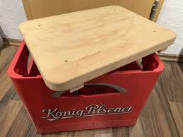 Verkaufe Diesen Bierkistentisch Durch Die Holzplatte Wird Aus Dem Kasten Ein Tisch Cooler Spass Bierkisten T Bierkisten Tisch Bierkasten Tisch Bierkasten