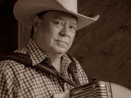 Isabel Marie releases third album 'XOXO