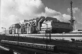 Even now berlin's icc would not look out of place on the satellite of elysium in neil blomkamp's you can also find a raft of images of the schülers' other berlin masterpiece, the bierpinsel, all over the net. Bauwelt Ein Bau Namens Icc