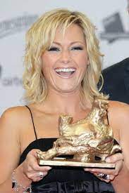 Helene fischer dark nail polish dark gray nail polish is an edgy finish to helene's red carpet look. The Helene Fischer Hairstyle Always Strange And Weird Interior Design Ideas Avso Org