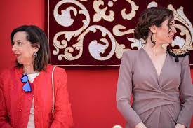 Defensa amenaza con cancelar la jura de bandera en Alcobendas si Ayuso  asiste