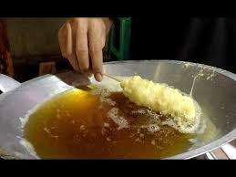 Telur•bihun sachet seribuan, seduh dengan air panas sampai empuk•wortel potong kotak kecil²•daun bawang potong sesuai selera•bawang putih. Telur Gulung Tradisional Kalibata City Tanpa Sosis Bihun Higienis 10rb Porsi Isi 5 Tusuk Youtube