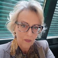 ⚠️ Attenzione ⚠️ a partire dal mese di 𝐠𝐢𝐮𝐠𝐧𝐨, i 💊  𝐦𝐞𝐝𝐢𝐜𝐢𝐧𝐚𝐥𝐢 𝐬𝐜𝐚𝐝𝐮𝐭𝐢, compresi sciroppi e farmaci liquidi  (anche con il flacone a patto che sia ben chiuso), devono essere  𝐜𝐨𝐧𝐟𝐞𝐫𝐢𝐭𝐢 𝐧𝐞𝐥