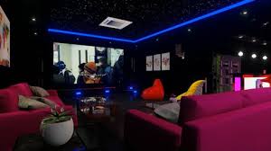 صالة عزل صوت و سينما عائلية Flat Screen Electronic Products