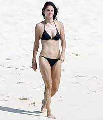 Here are the details of her net worth. Spothifi Com Auf Twitter Courteney Cox Net Worth Flickr Photo Sharing Link Http T Co Kactbct1dx Courteneycox Courteney Cox Net Http T Co Vmodwfcf8l