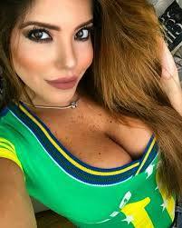 Mất hồn với dàn kiều nữ cháy hết mình vì Brazil